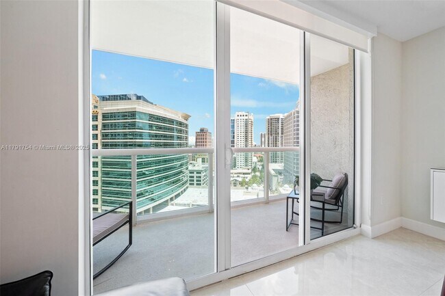 Foto del edificio - 347 N New River Dr E