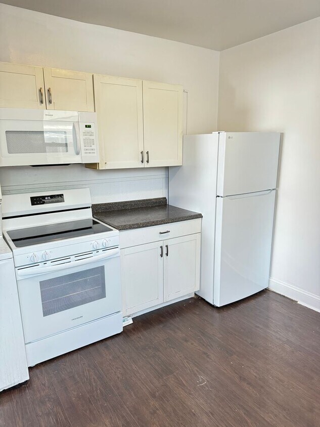 Primary Photo - 131 E New St