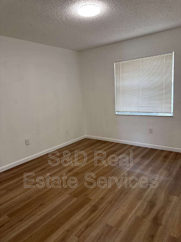 Foto principal - 3013 Allred Dr