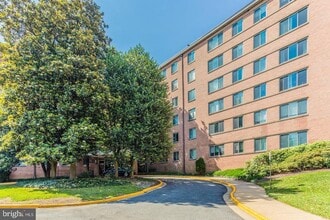Building Photo - 3000 Spout Run Pkwy