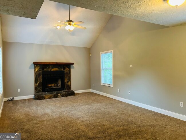 Building Photo - 207 Hillcrest Dr
