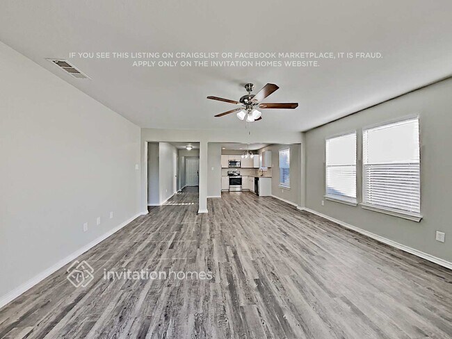 Foto del edificio - 210 Creek Point Ln