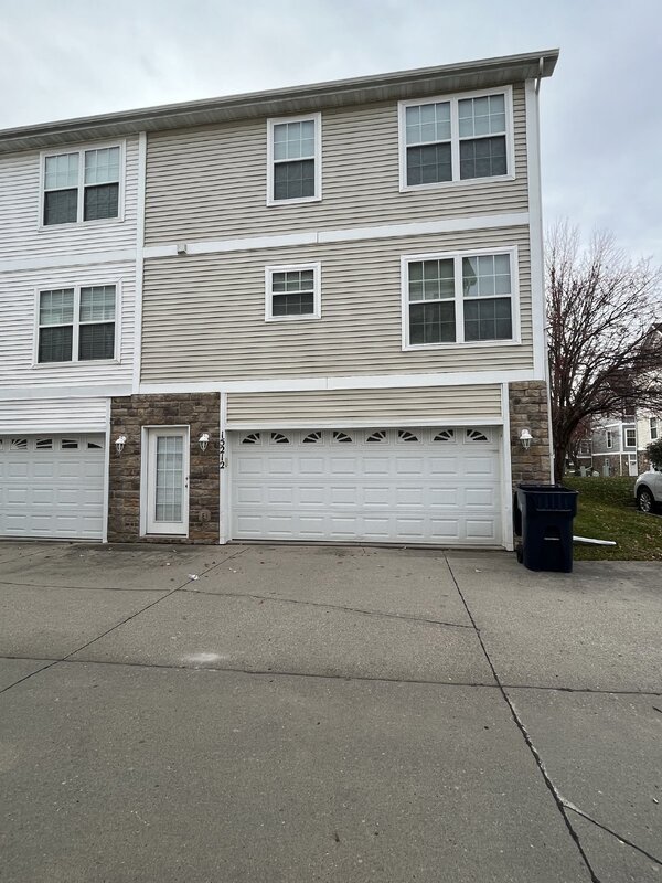 Primary Photo - 15212 Alpine Dr