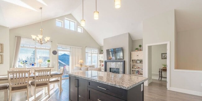 Building Photo - 3467 Gislason Av