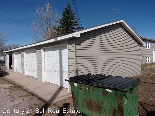 Building Photo - 914 Hot Springs Ave