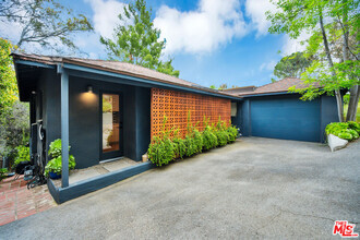 Building Photo - 380 Tamarac Dr