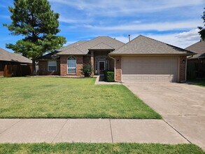 Building Photo - 4017 Buckingham Dr