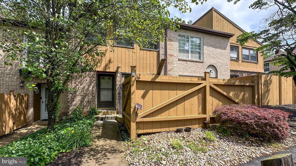 Primary Photo - 7 Pinehurst Ct