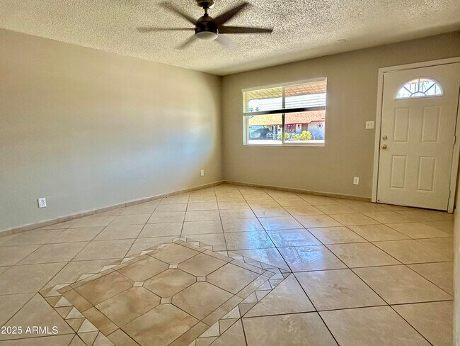 Building Photo - 4024 W Las Palmaritas Dr