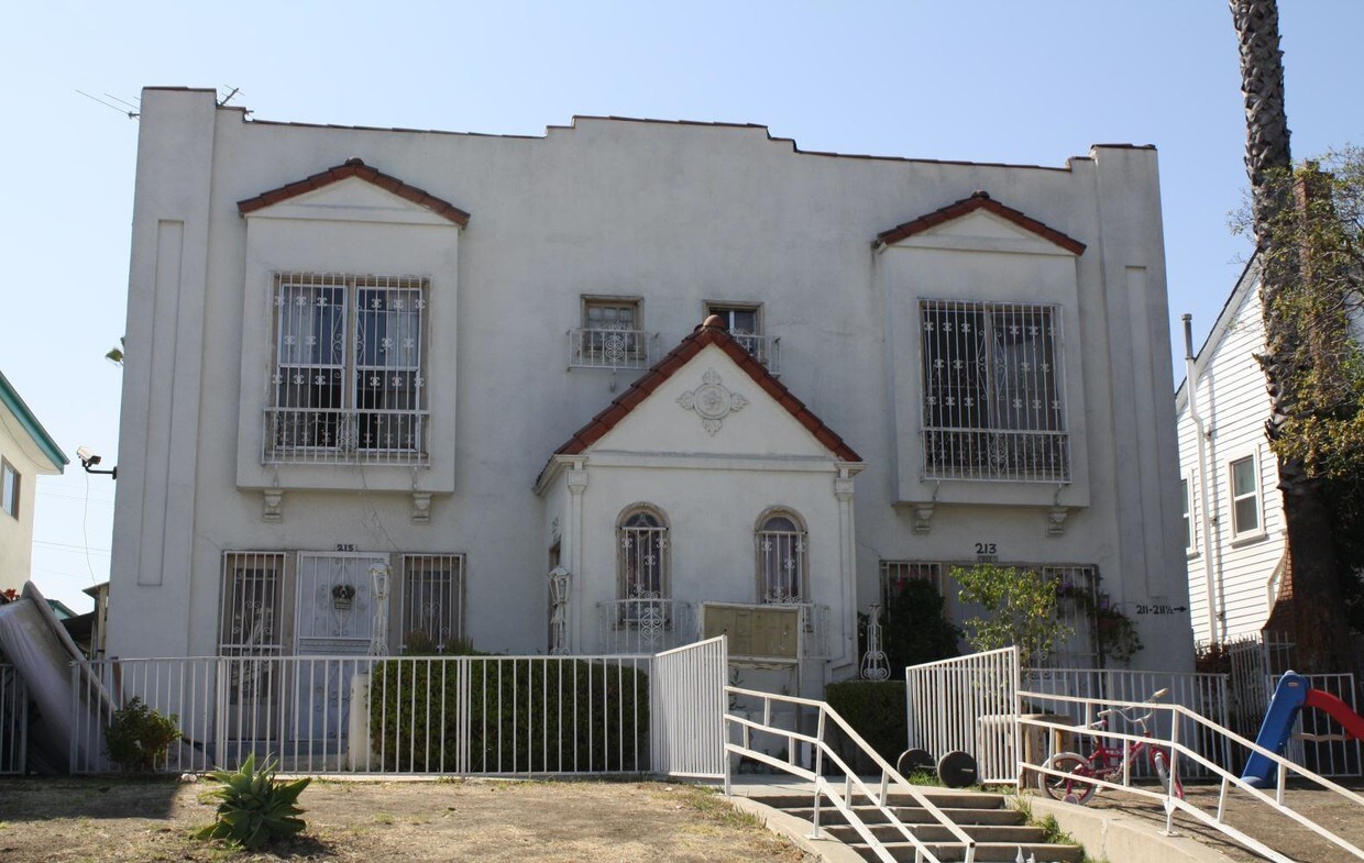 Building Photo - 211 S Carondelet St
