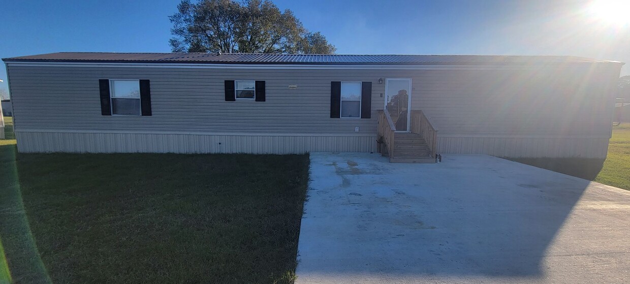 Primary Photo - Mobile home in Country Setting