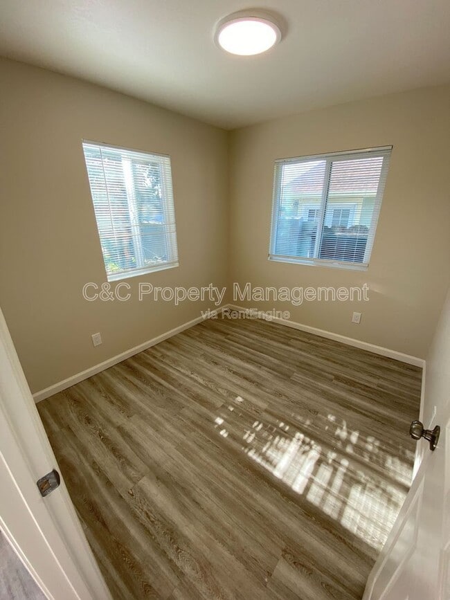 Foto del edificio - 1343 Mingo Ave