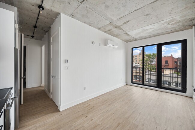 Foto del edificio - 815-823 Flatbush Ave