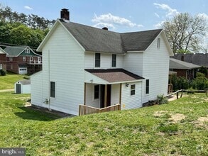Building Photo - 903 Harding Ave