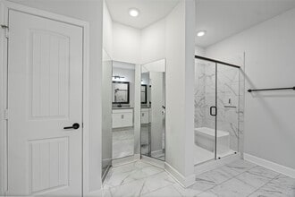 Building Photo - 6804 Westview Dr