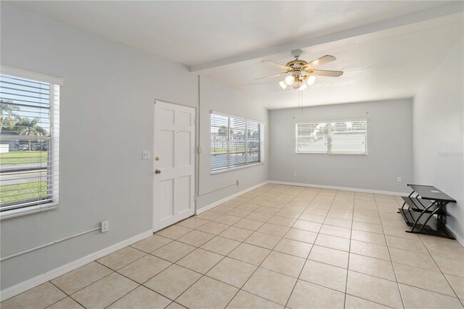 Foto del edificio - 5402 Curry Ford Rd