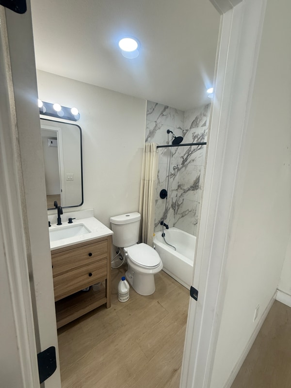 Building Photo - 2077 Belle St