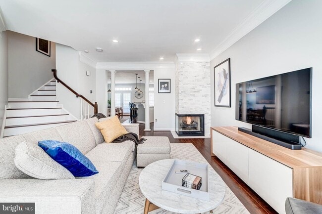 Building Photo - 947 Harrison Cir