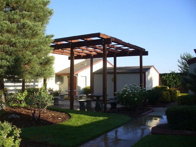 Building Photo - 200 E Sierra Ave