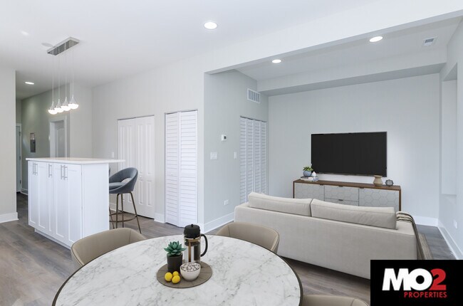 Foto del edificio - 818 N Oakley Blvd