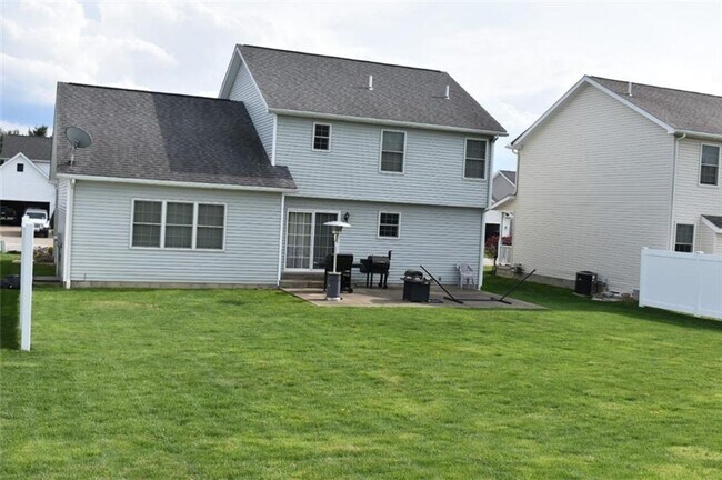 Foto del edificio - 4 bed 2.5 bath Large Beautiful Home For Re...