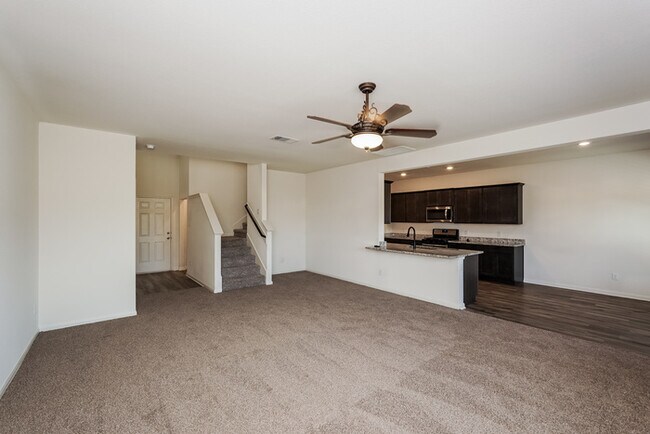 Foto del edificio - Spacious Two-Story Living in Ferris, TX