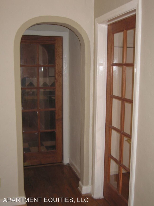 Building Photo - 412 S Cochran Ave