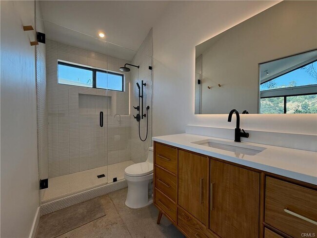 Foto del edificio - 8515 Crescent Dr