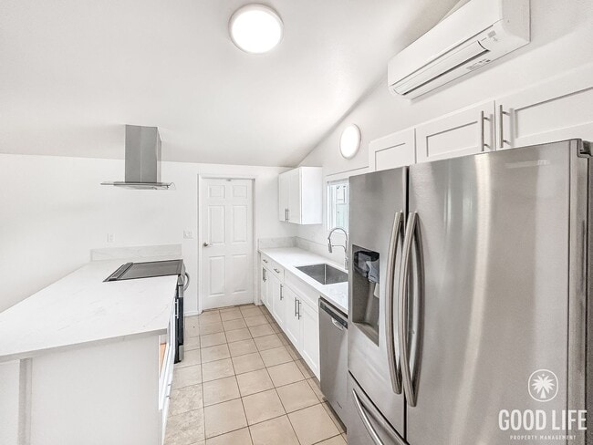 Foto del edificio - Beautiful 3B/2BA W/ Attached Garage and Up...