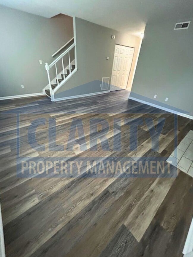 Building Photo - Two bedroom townhome in Hixson!