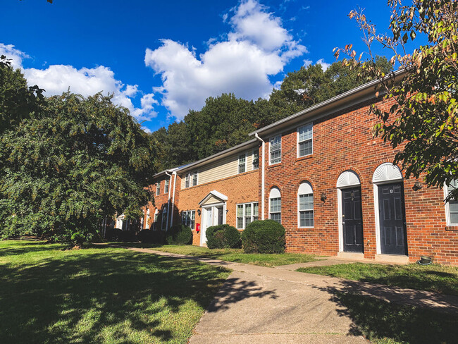 Building Photo - The Arbors