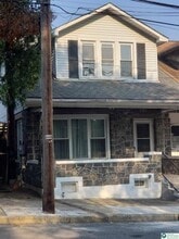 Building Photo - 915 S Front St