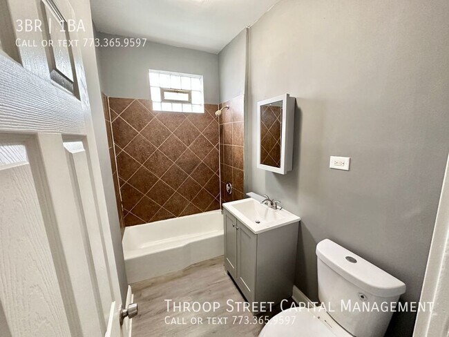 Building Photo - 3Bedroom 1Bath in Grand Crossing