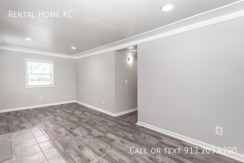 Building Photo - 211 N Iowa St