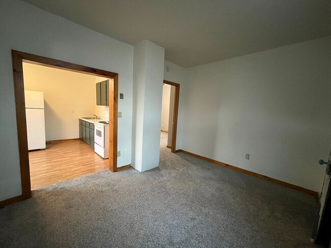 Building Photo - 5 S 63rd Ave W