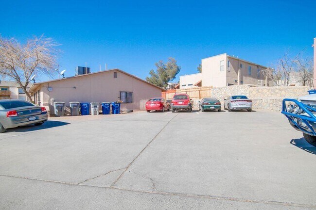 Building Photo - 10701 Forest Ridge Ln