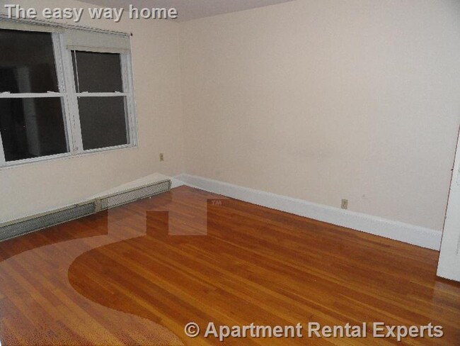 Building Photo - 402 Highland Ave