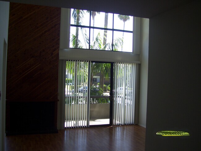 Foto del edificio - 1007 S Catalina Ave