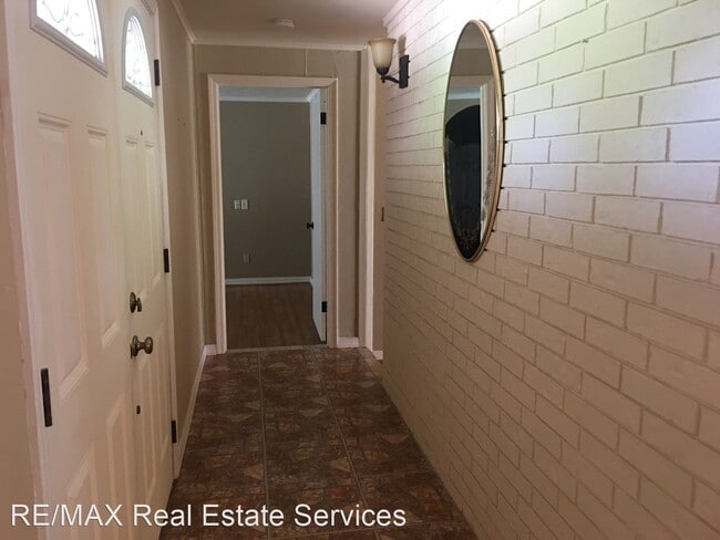 Building Photo - 3 br, 2 bath House - 1015 Bridal Wreath Trail