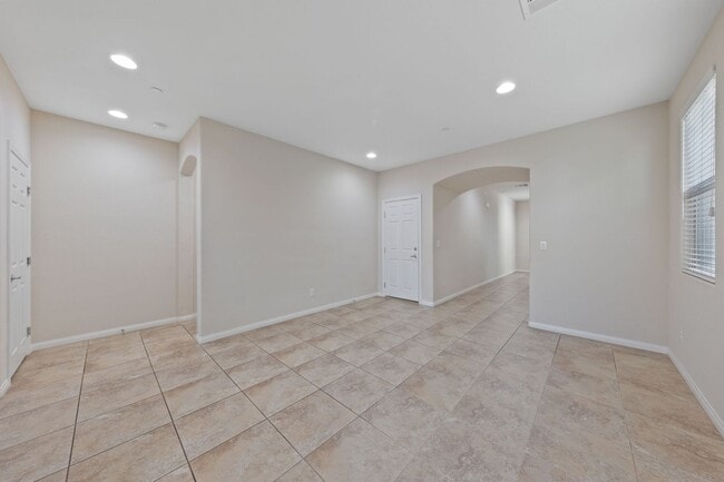 Building Photo - Rare Newer 5 bedroom + loft home in HENDERSON