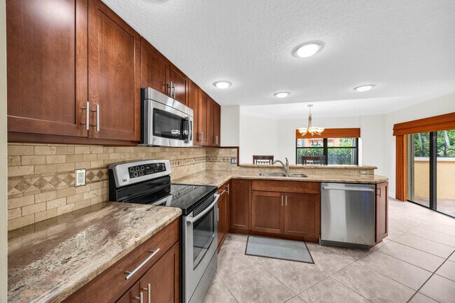 Building Photo - 6 Uno Lago Dr