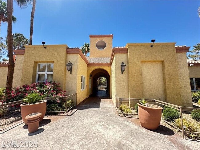 Building Photo - 270 E Flamingo Rd