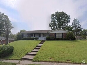 Building Photo - 113 DERBYSHIRE Dr