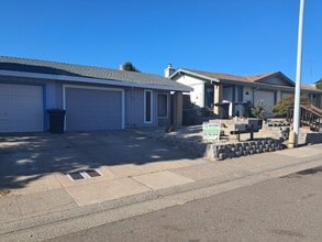 Building Photo - 502 Hyacinth Ct