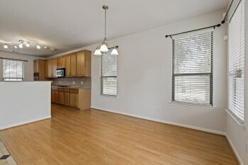 Foto del edificio - 5210 Hillbrook Ct