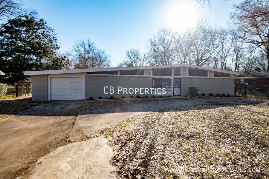 Primary Photo - 3256 Dogwood Ln