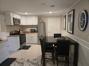 Building Photo - 240 Boca Ciega Ct