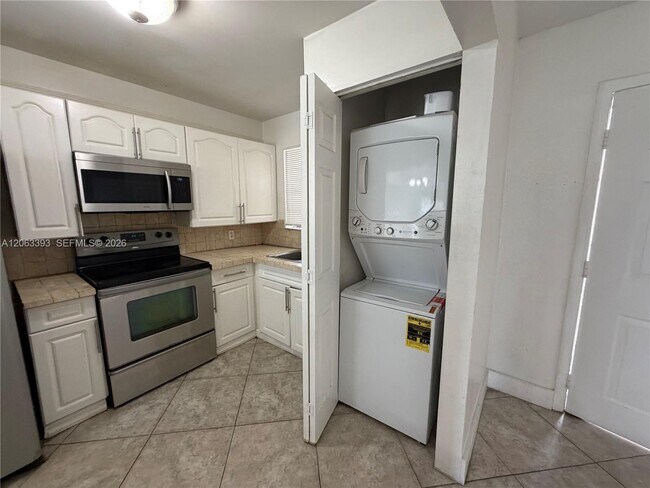 Foto del edificio - 3760 NW 115th Way