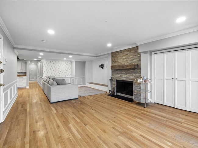 Building Photo - 338 Beacon St