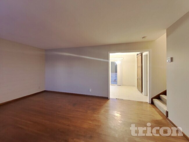 Foto del edificio - 3733 Hillsboro Ave N